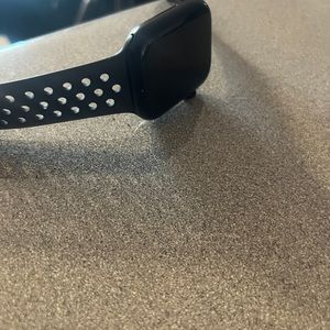 I’m selling the Apple Watch Series 7 Nike edition